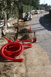 Vista de los trabajos en una de las calles de Arroyo de Trofas (Foto: Cedida)